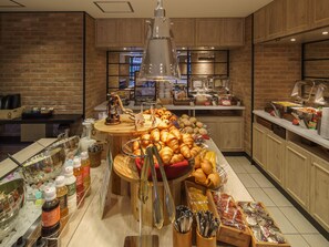 Breakfast buffet - Super Hotel Yokohama Kannai (Yokohama)