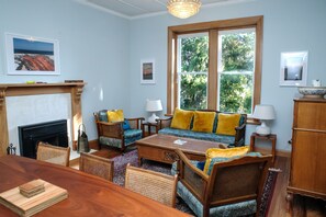 Smart TV, fireplace, DVD player, books