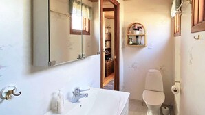 Bathroom - 4 Person Holiday Home in Bolmsö (Bolmsö)