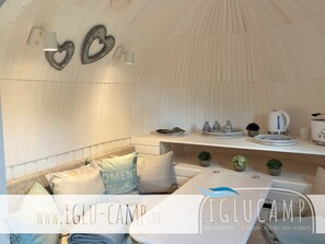 Room (Iglu Family) | Living area | 42-inch flat-screen TV with satellite channels, TV