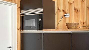 KylskÄp, mikrovÄgsugn, ugn och spishÀll