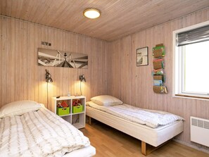 Room - 4 Person Holiday Home in Sæby (Sæby)