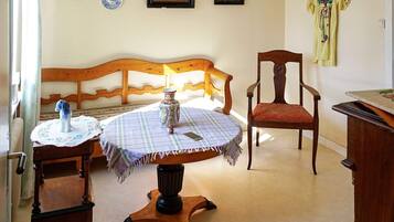 3 bedrooms, individually furnished