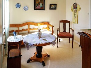 3 phòng ngủ, trang bị nội thất với thiết kế riêng biệt 