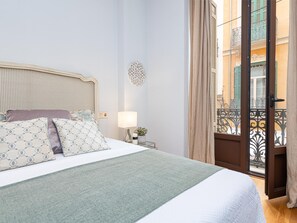 2 bedrooms, iron/ironing board, Internet, bed sheets