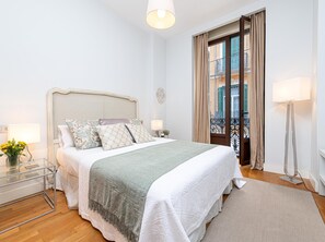 2 bedrooms, iron/ironing board, internet, bed sheets - Sebastian Souvirón 18 (Málaga)