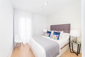 3 slaapkamers, een strijkplank/strijkijzer, internet, beddengoed