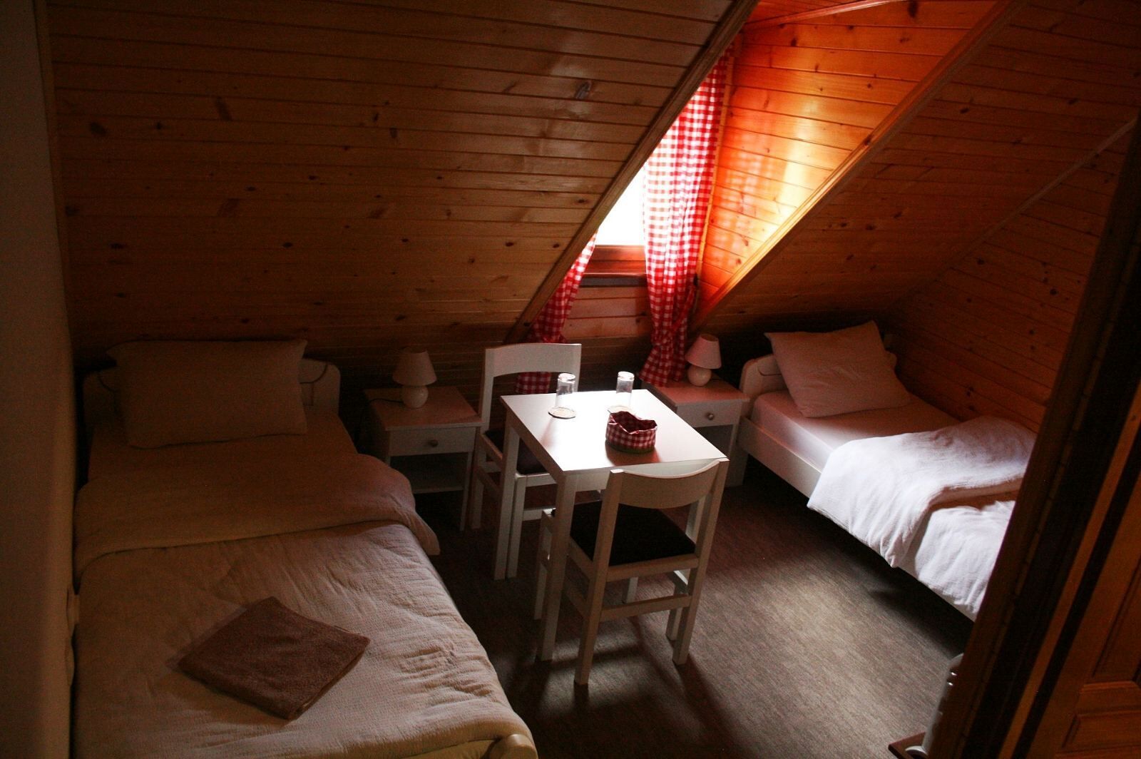 Desk, free WiFi, bed sheets