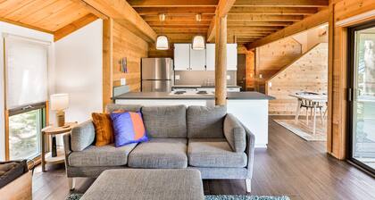 Cozy Updated Sunriver Cabin, 6 SHARC Passes, Floor to Ceiling Windows, Golf, Swim, Ski, and Explore