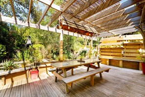 Outdoor dining - Moliets villa with pool <br>La Maison Flôttée (Moliets-et-Maa)