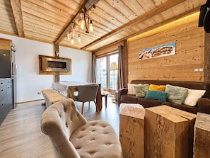 TV, fireplace