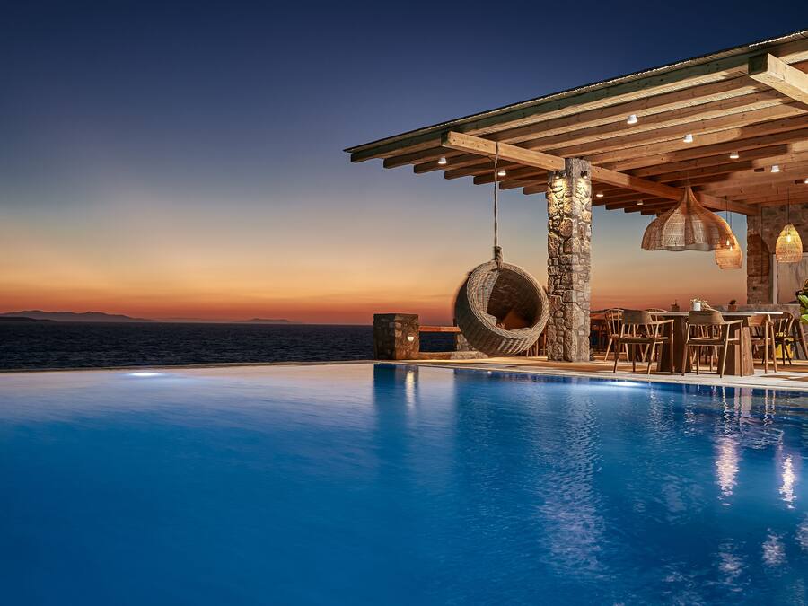 Piscine extérieure, cabanons gratuits, parasols de plage