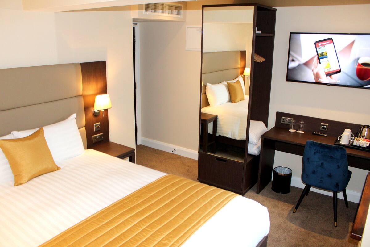 Kamar Double | Meja kerja, Wi-Fi gratis, dan seprai linen