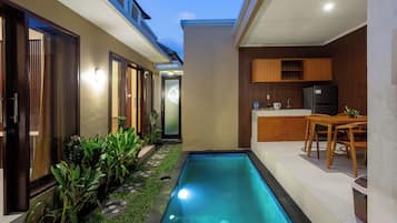 Villa, 2 Schlafzimmer | Wohnbereich | LED-Fernseher
