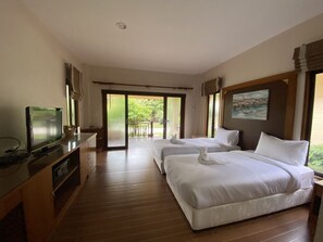 Basic Twin Room | In-room safe, bed sheets - Chaithalay Khanom Resort (Khanom)