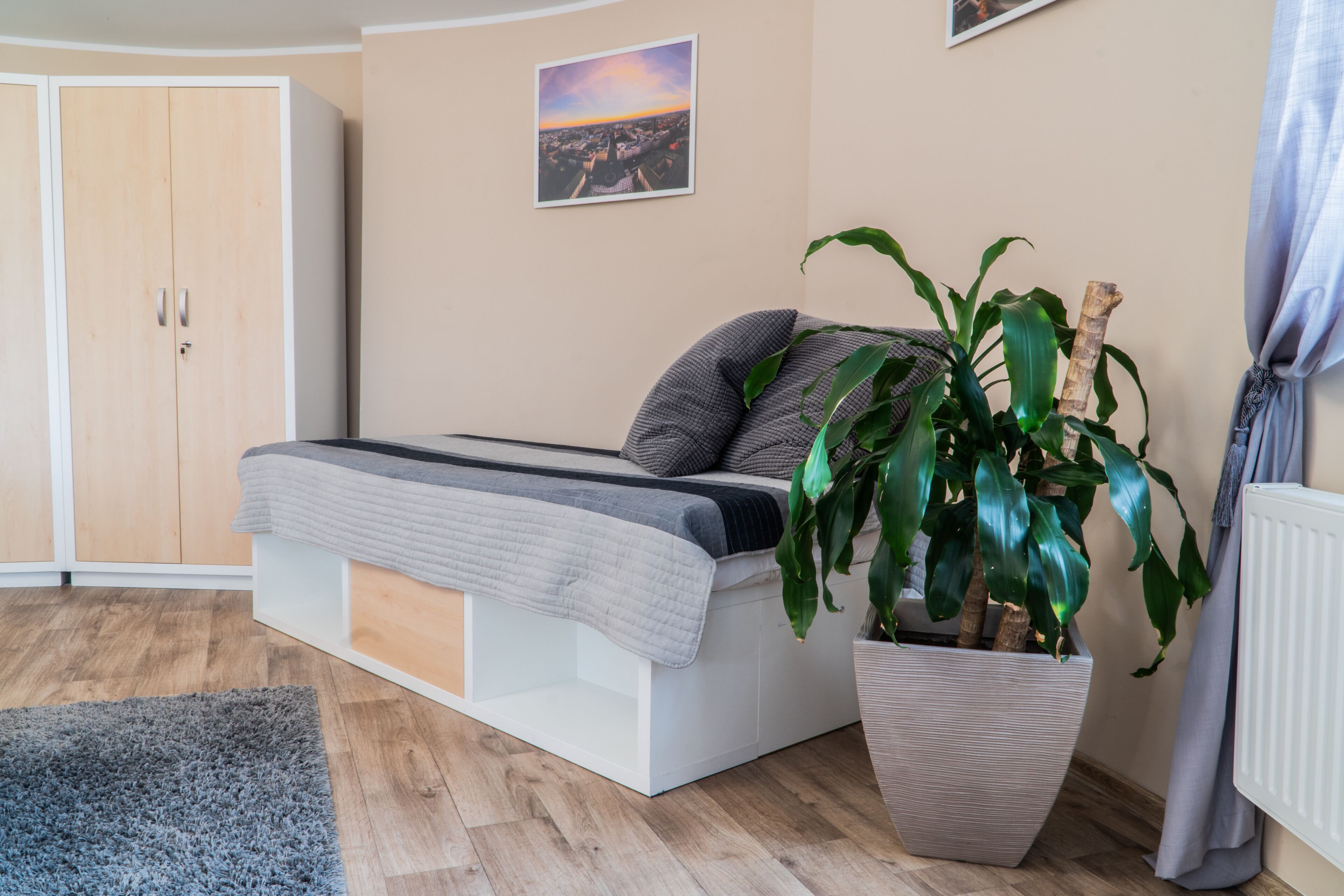 studio | desk, laptop workspace, soundproofing, free wifi