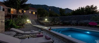 Detached holiday home with private pool, heated, children, pets welcome 