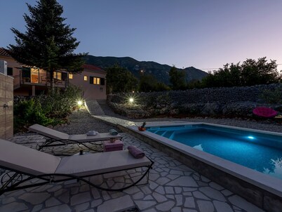 Detached holiday home with private pool, heated, children, pets welcome