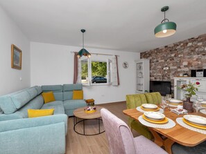 Smart TV - Detached holiday home with private pool, heated, children, pets welcome  (Rascane)