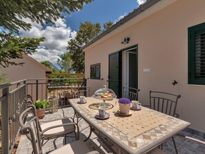 Outdoor dining - Detached holiday home with private pool, heated, children, pets welcome  (Rascane)
