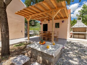 Outdoor dining - Detached holiday home with private pool, heated, children, pets welcome (Rascane)