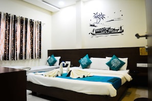 Habitación triple | Decoración individual, sistema de insonorización, ropa de cama