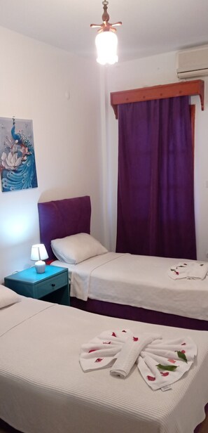 Standard-Doppel- oder -Zweibettzimmer | Kostenlose Babybetten, kostenloses WLAN
