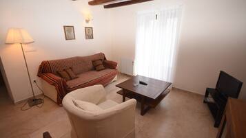 Apartamento, 1 habitación | Sala de estar | Una televisión