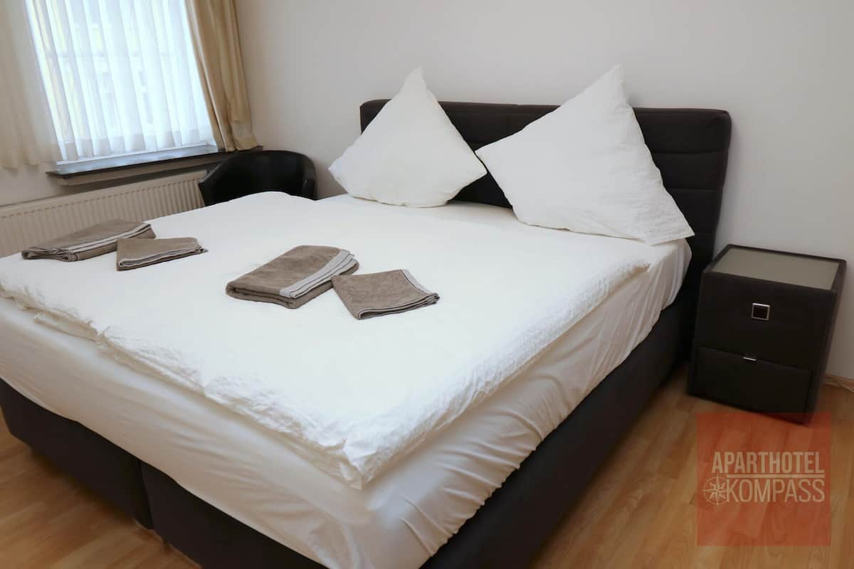 1 chambre, bureau, draps fournis