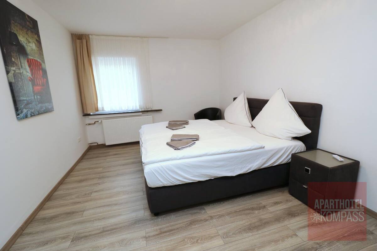 Aparthotel Kompass - Apartment (A401) | Skrifborð, rúmföt
