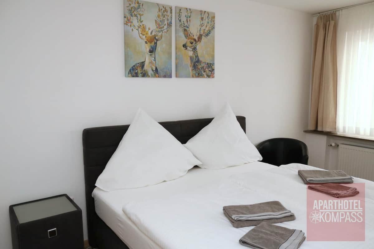 1 chambre, bureau, draps fournis