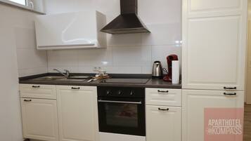Aparthotel Kompass - Apartment (A201) | Eigene KĂŒche | KĂŒhlschrank, Ofen, Herdplatte, GeschirrspĂŒler