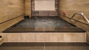 A hot spring bath with wooden walls and a signboard. - Super Hotel Tokyo JR Kamata Nishiguchi (Tokyo)