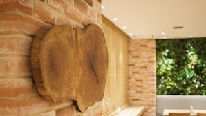A brick wall with a large wooden beam. - Super Hotel Tokyo JR Kamata Nishiguchi (Tokyo)