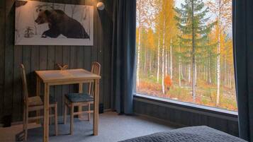 Kabin Mewah, 1 Tempat Tidur Queen, pemandangan taman, tepi tebing | 1 kamar tidur, seprai premium, busa memori, dan didekorasi berbeda-beda