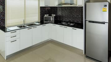 Villa, 3 Bedrooms | Private kitchenette | Full-sized fridge, microwave, coffee/tea maker, electric kettle