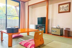 Japanese Style Room | In-room safe, free WiFi, bed sheets - Kutsuroginomori Greenpia Yame (Yame)