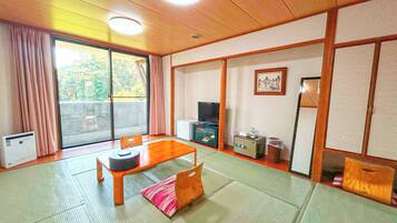 In-room safe, free WiFi, bed sheets