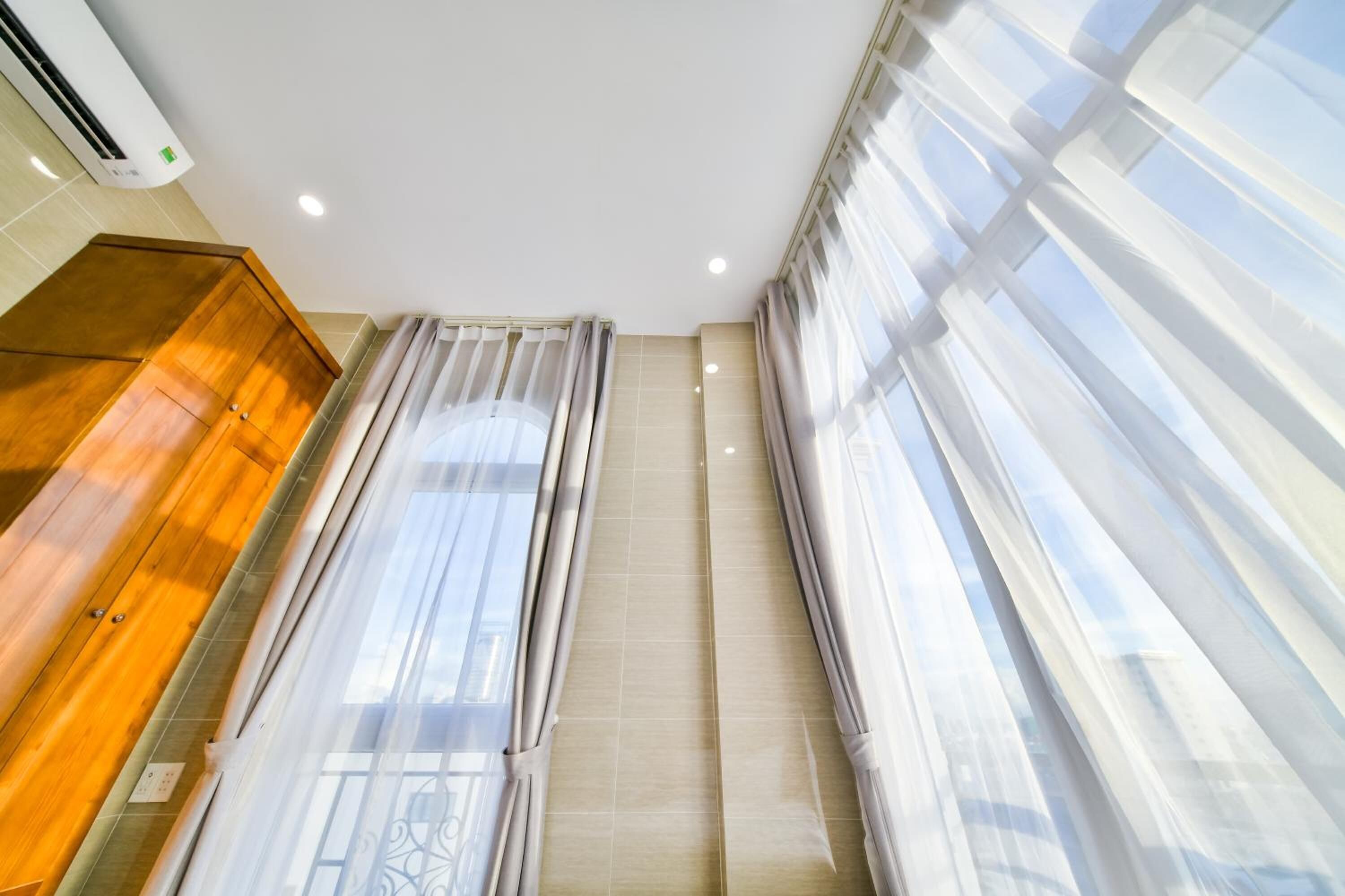 Buồng tắm vòi sen, đồ dùng nhà tắm miễn phí, máy sấy tóc 