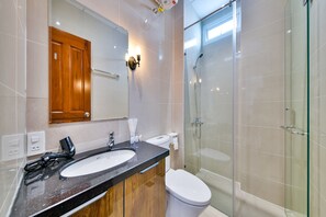 Skyy Panorama Studio | Bathroom