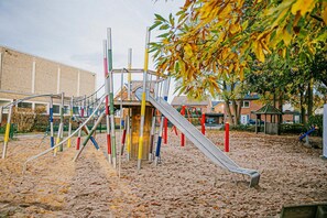 Área de juegos infantiles al aire libre