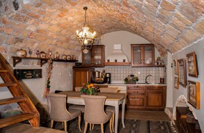 Villa | Cocina privada | Frigorífico, horno, placa de cocina y cafetera o tetera