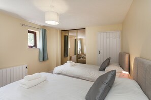 2 chambres, fer et planche à repasser, Wi-Fi gratuit, draps fournis
