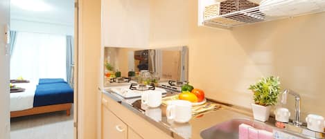 Apartamento, 1 habitación | Cocina privada | Frigorífico, microondas, placa de cocina y hervidor eléctrico