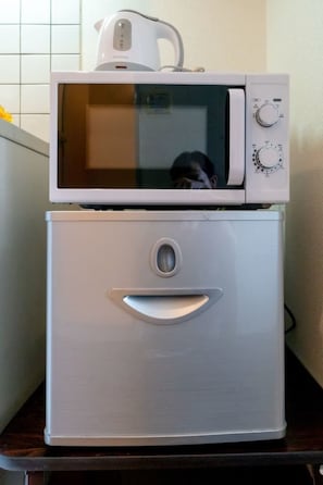 Fridge, microwave, stovetop, electric kettle