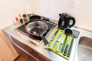 Fridge, microwave, stovetop, electric kettle