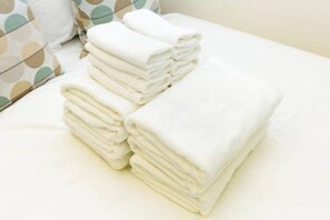 스튜디오 | 욕실 편의 시설 | 별도의 욕조 및 샤워 시설, 전신 욕조, 헤어드라이어, 타월