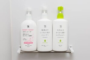 스튜디오 | 욕실 편의 시설 | 별도의 욕조 및 샤워 시설, 전신 욕조, 헤어드라이어, 타월