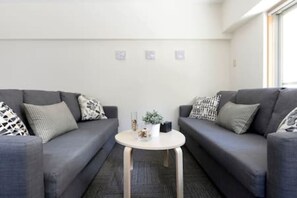 Studio | Living area | TV - Shinjuku Five Address 201 (Tokyo)
