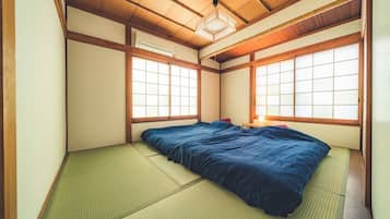 House, 2 Bedrooms | Iron/ironing board, bed sheets